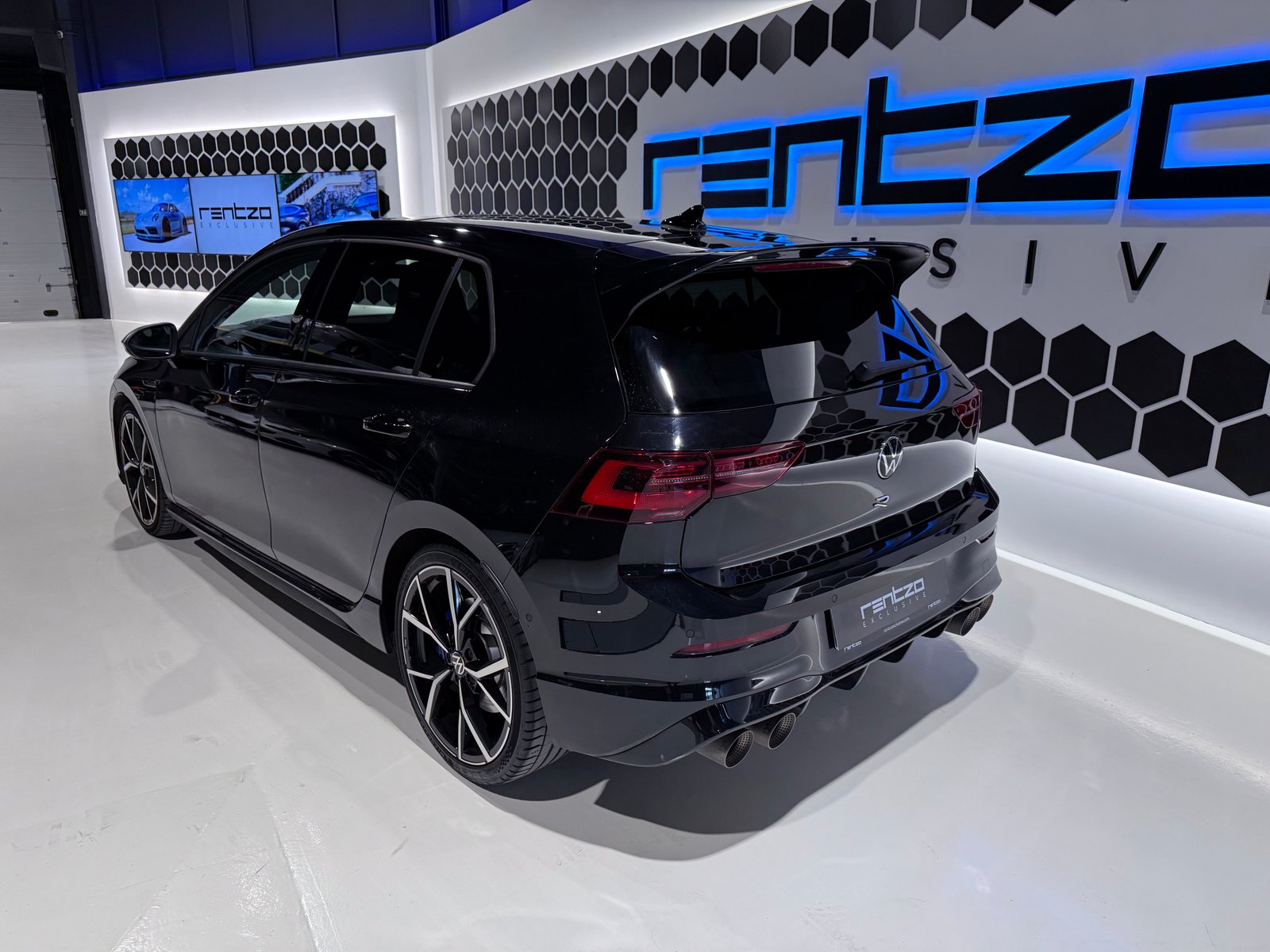 VOLKSWAGEN Golf VIII R  DSG 