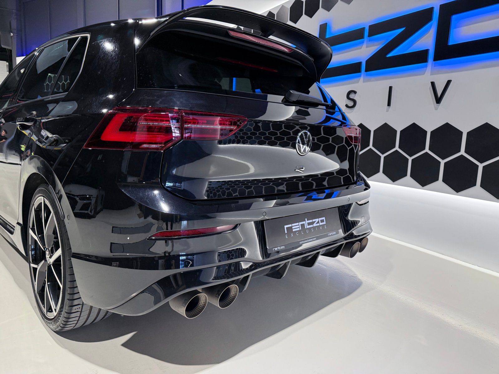 VOLKSWAGEN Golf VIII R  DSG 