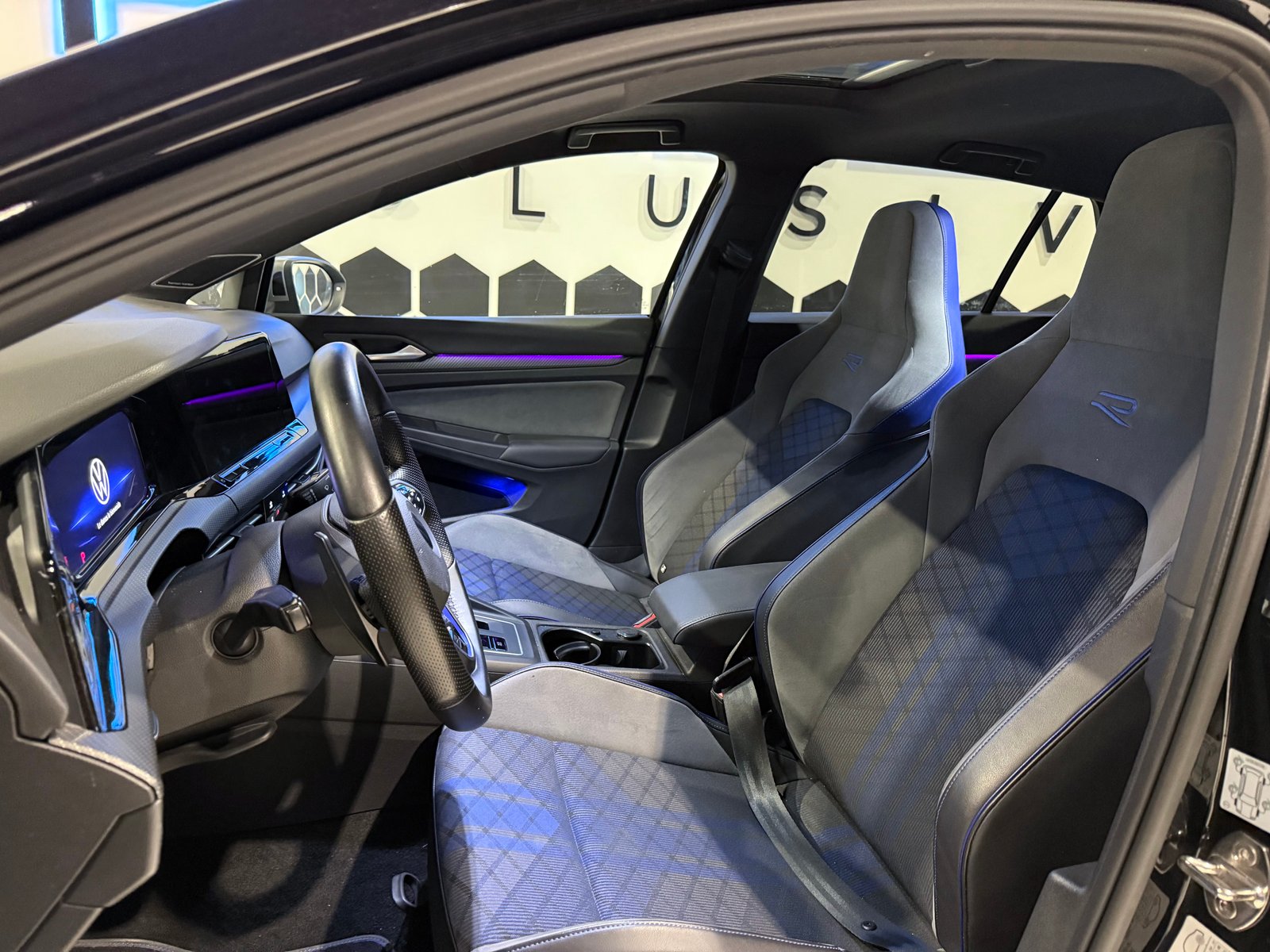 VOLKSWAGEN Golf VIII R  DSG 