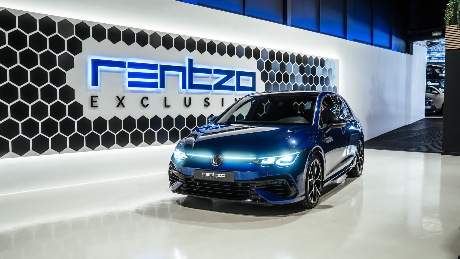 VOLKSWAGEN Golf VIII R  DSG 