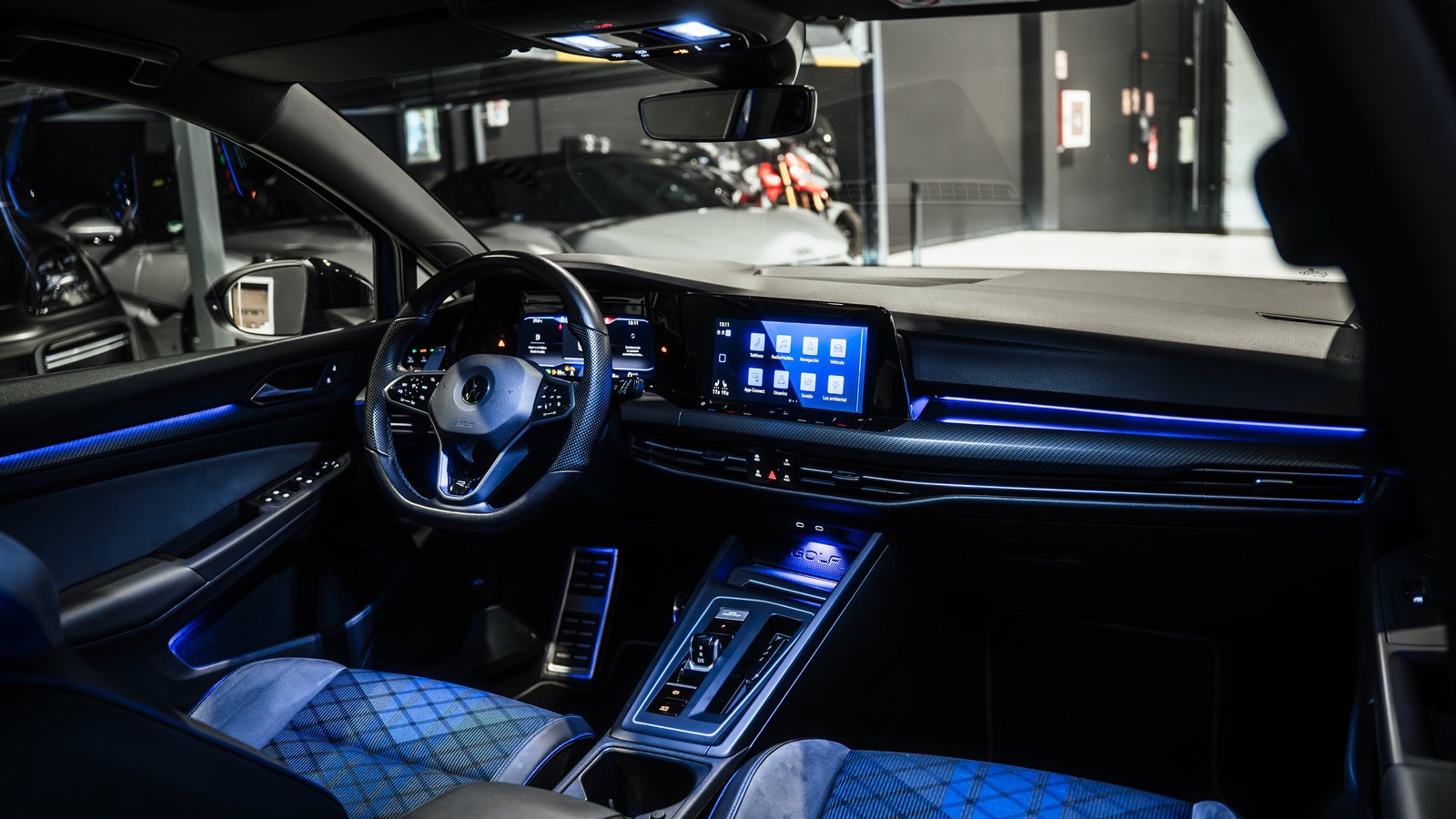 VOLKSWAGEN Golf VIII R  DSG 