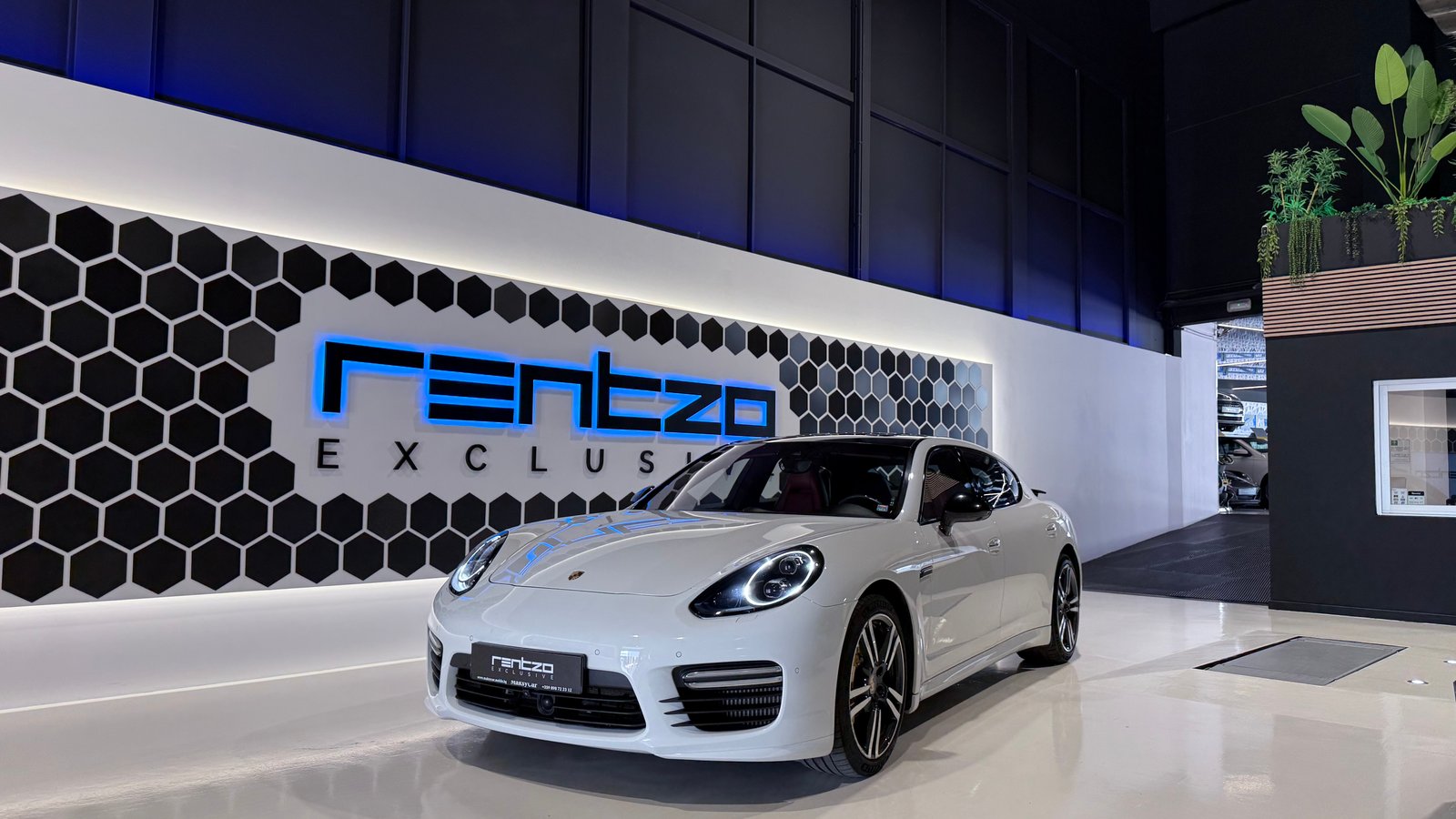 PORSCHE Panamera Turbo S
