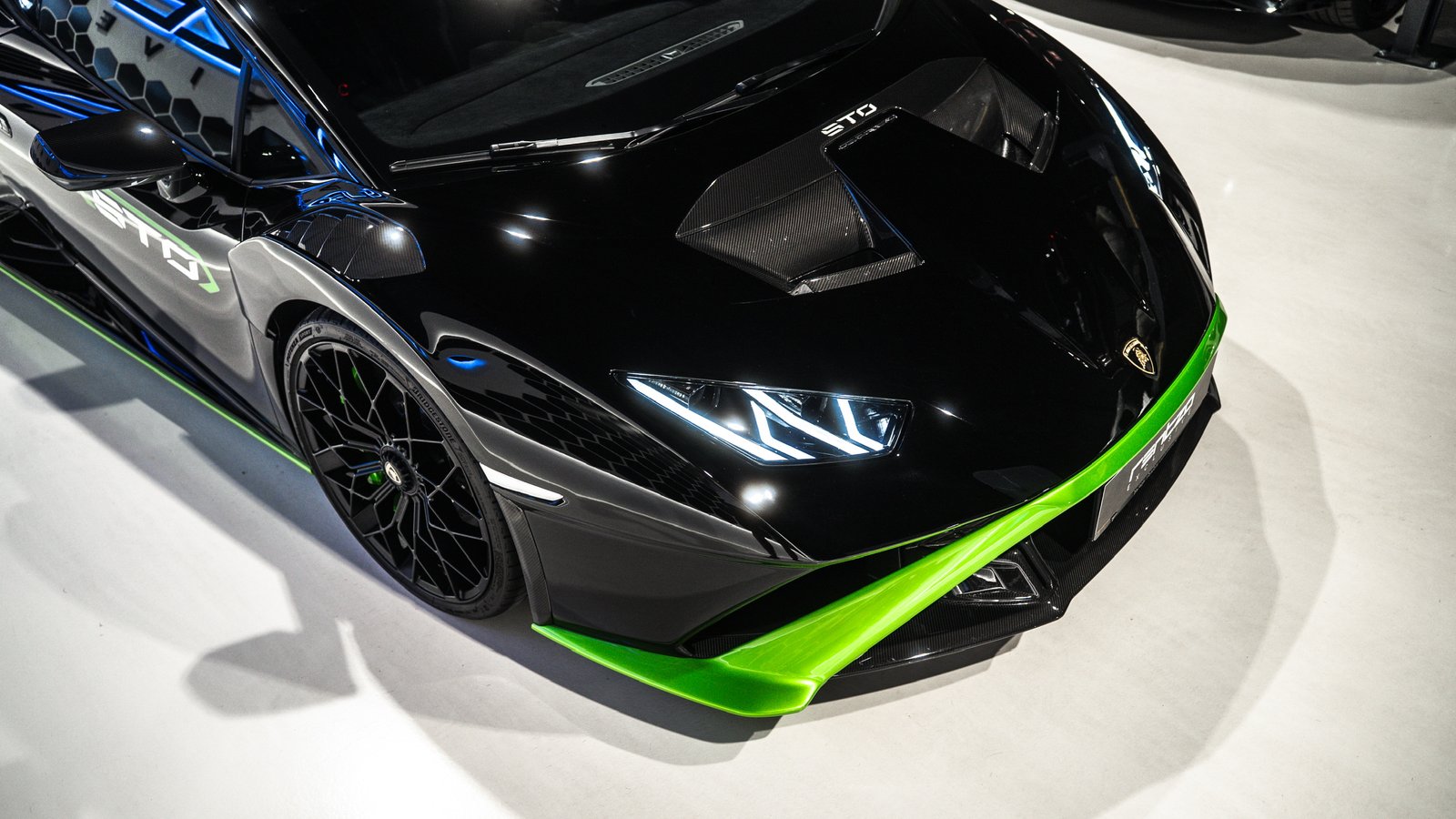LAMBORGHINI HURACAN STO